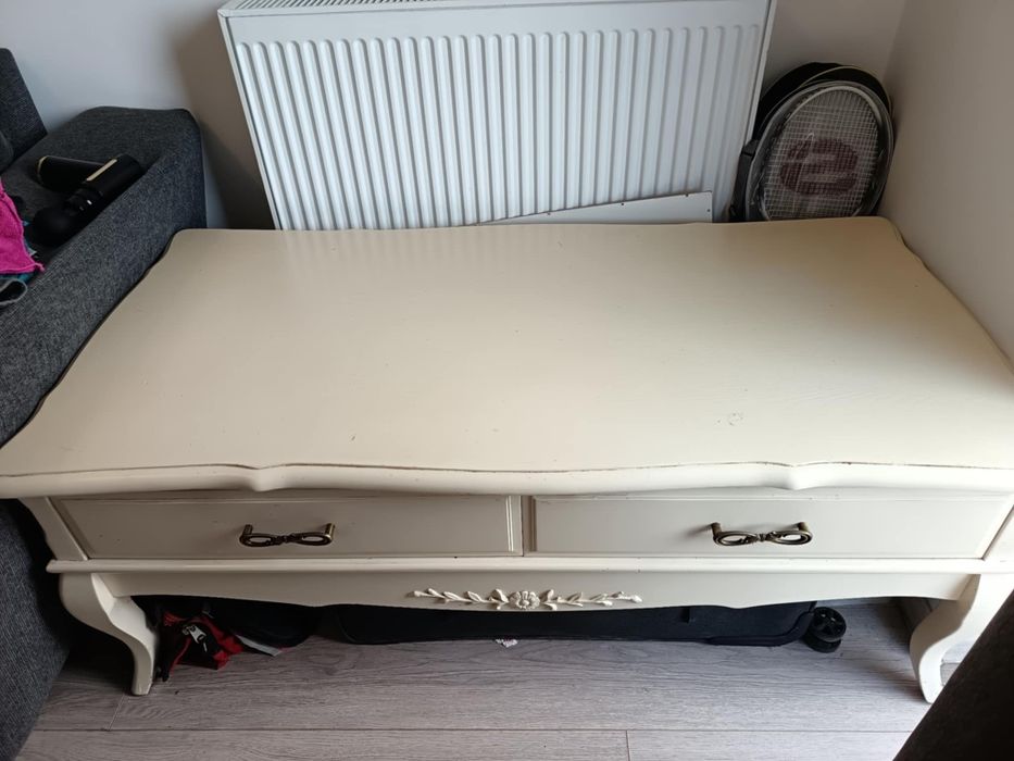 Vând masa alba lemn masiv