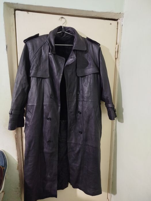 Продам кожаные плащи.