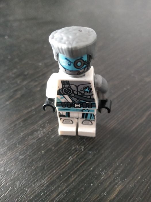 Лего человечек с меняющимся лицом