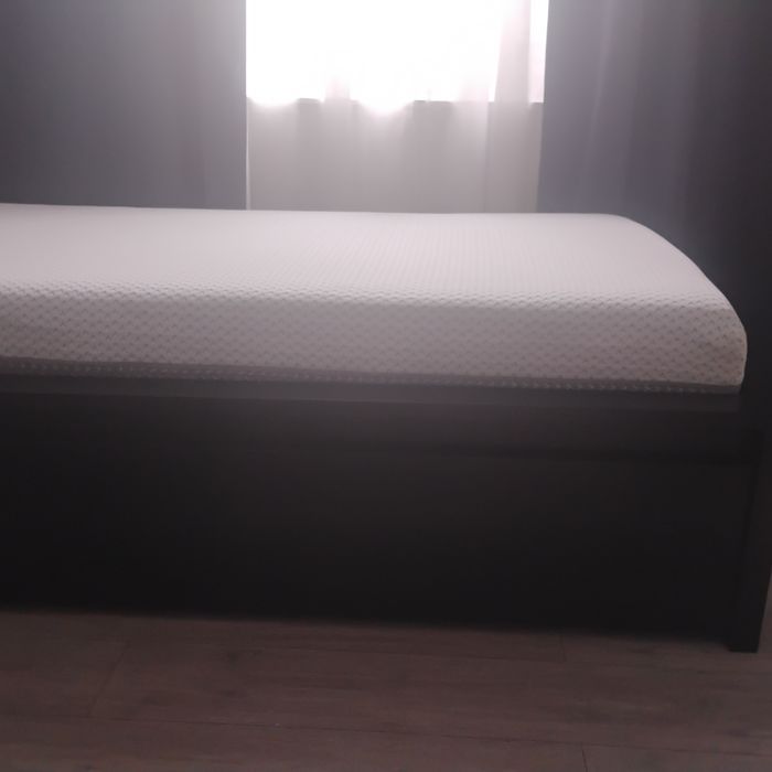 Vând 2 paturi Ikea 90x200 cu saltele și sertare incluse