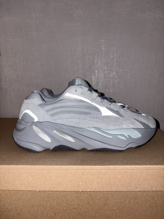 Adidas Yeezy Boost 700 V2 - Номер 38
