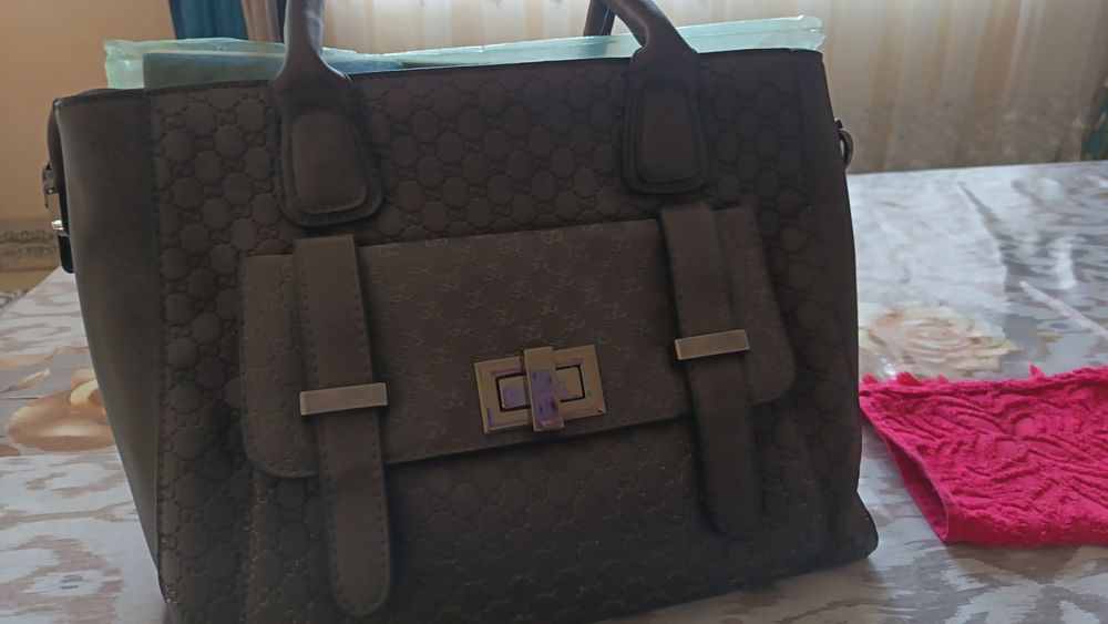 Женская, сумка коричневая очень удобная