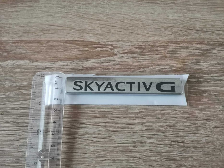 Сребрист надпис Mazda Skyactiv G