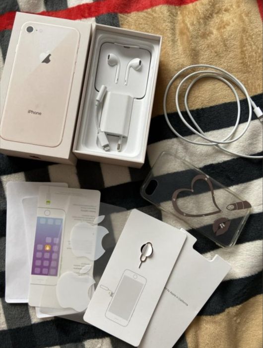 Продам iphone 8 Gold 64gb