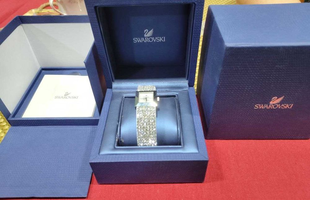 Swarovski Ellis Crystal элегантные женские часы (новые), диаметр 23мм