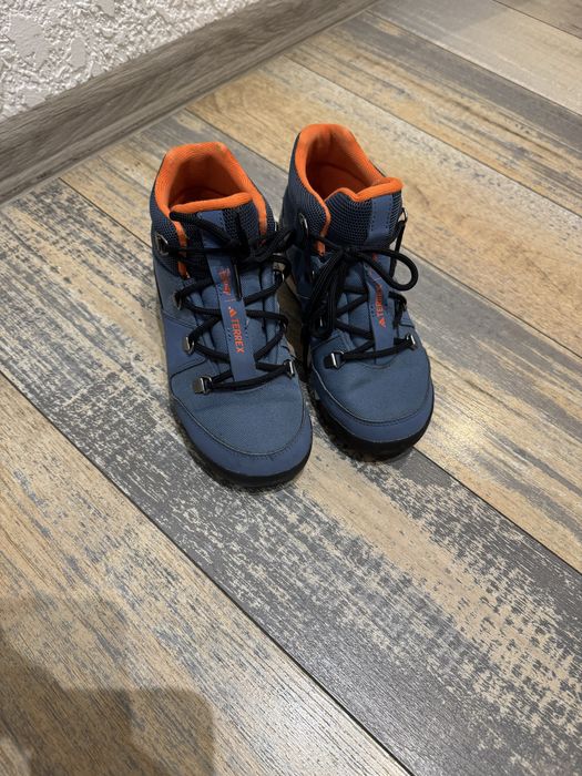 Зимни обувки Adidas Snowpitch хайкинг