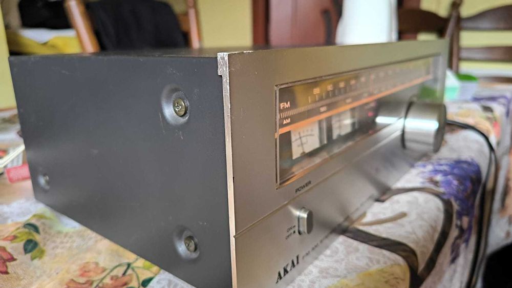 Radio,tuner Akai AT2250