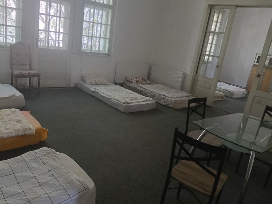 Închiriez pentru muncitori imobil etaj zona Bolyai siP+M in Sg de Mures 3 camere bucătărie baie la  3 km de spital