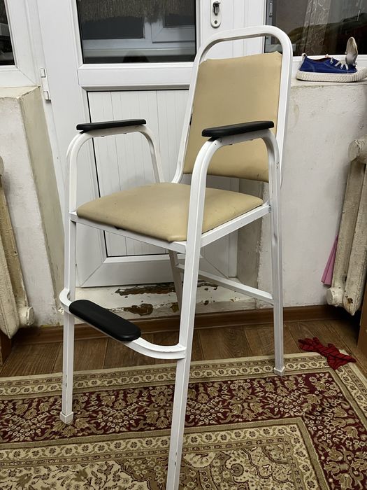 Стул высокий три штуки
