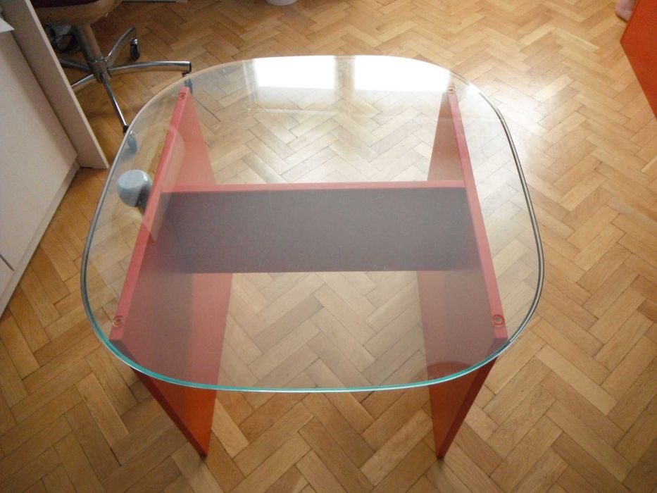 Маса с дебело темперирано стъкло