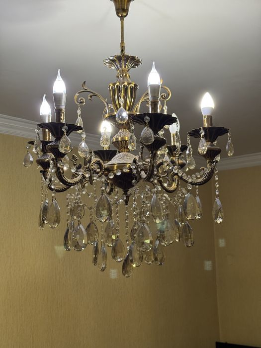 Продам хрустальную люстру