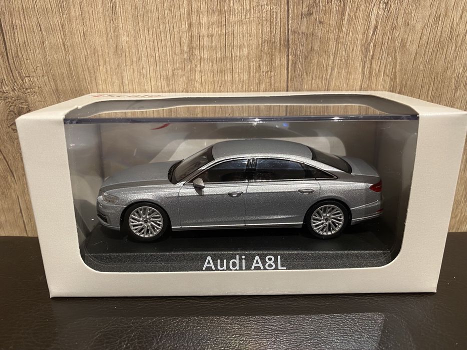 iScale AUDI A8 L machetă auto scara 1:43 gri sau alb