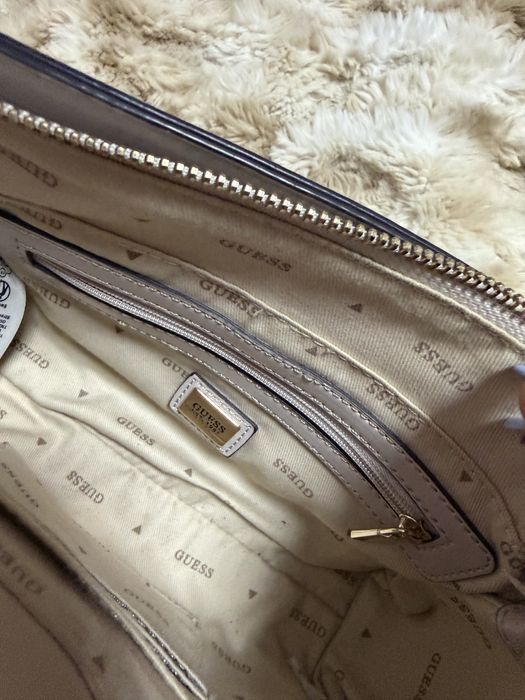 Оригинална чанта GUESS
