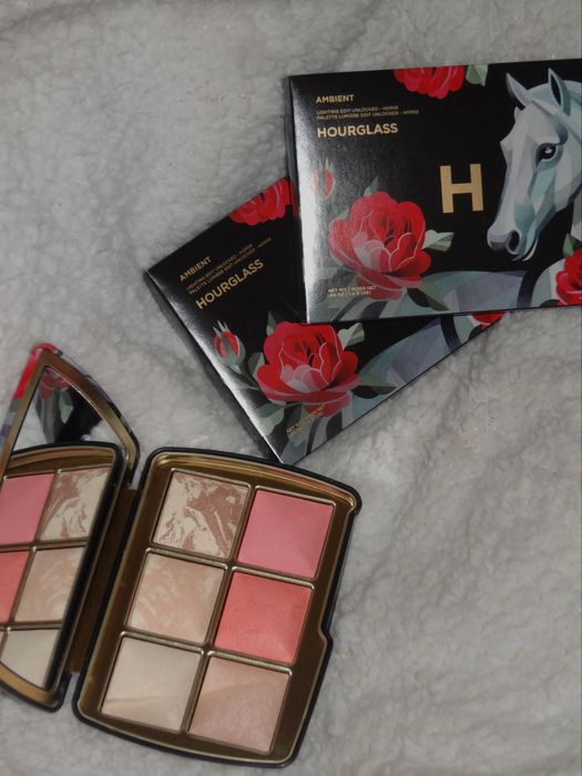 палетка Hourglass