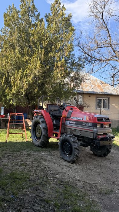 Vand tractor japonez 23 CP