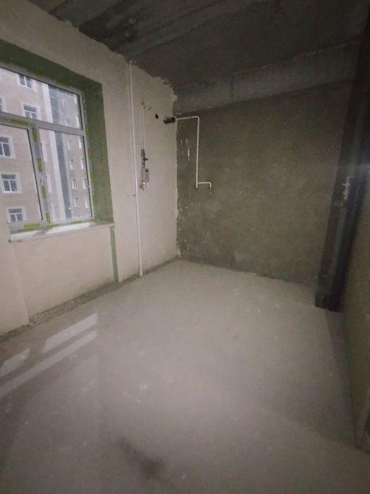 1 хоналик новостройка сотилади!!! Янгийул центирда.