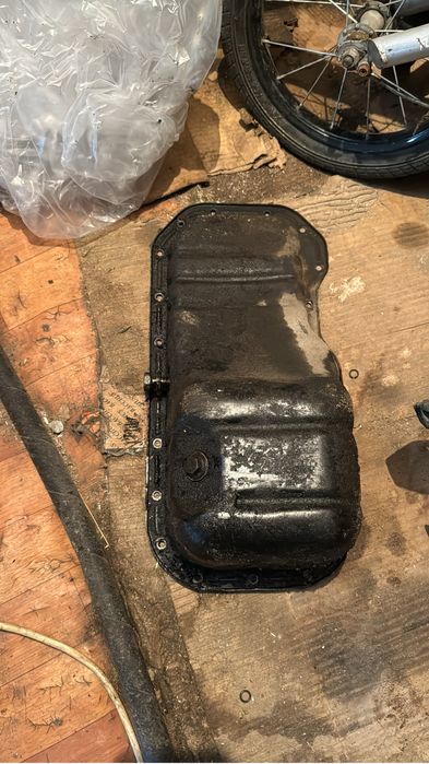 Продам поддон на тойоту карину е