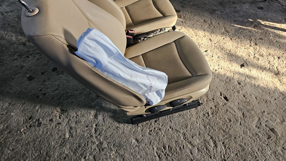 Предни седалки за бмв е90 е91 bmw e90 e91 бежови