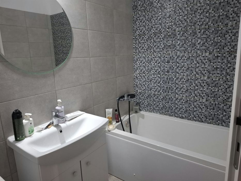 Închiriez apartament