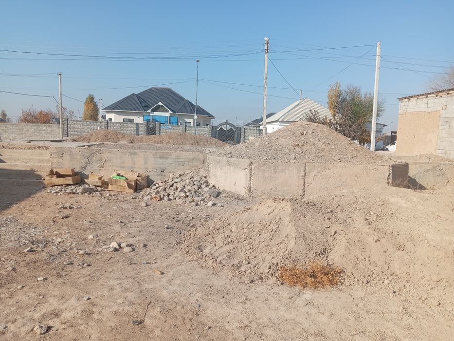 Времянка сатылады, улкен уйдiн iргетасымен