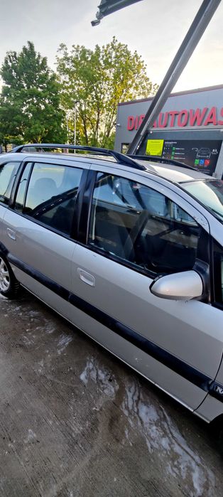 Opel Zafira T98 2004 1.6