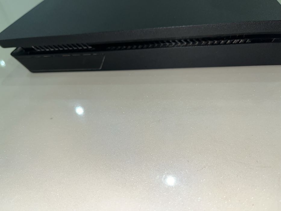 Пластейшн 4 слим срочно продается