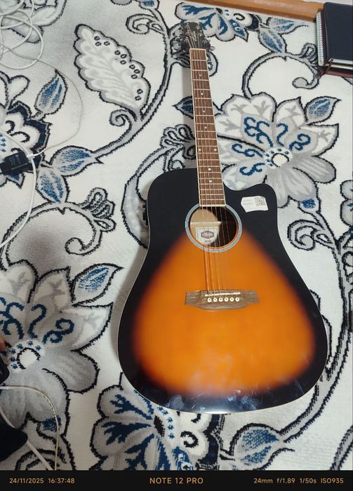 Hali yengi akustik gitara