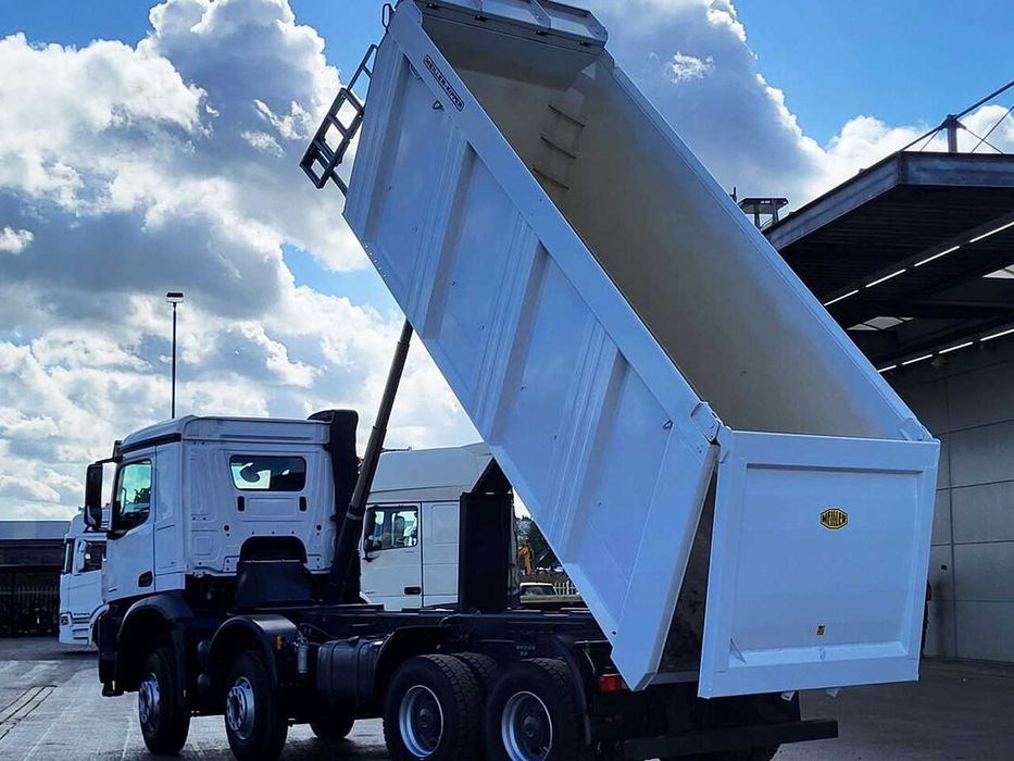 Самосвал Mercedes Arocs 4245 8X4 Meiller