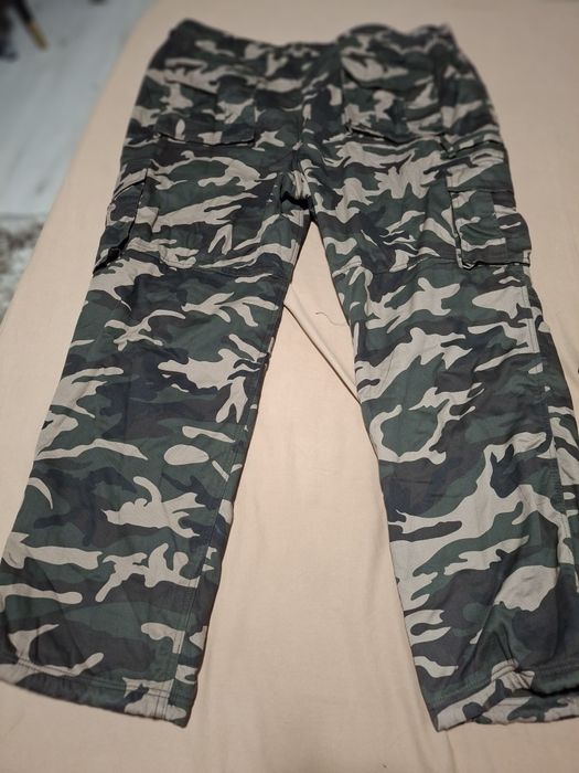 Pantaloni militari