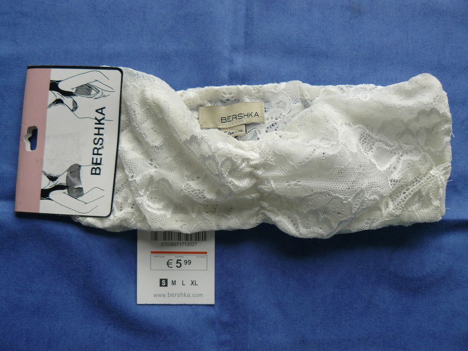Bustiera BERSHKA Noua,Marime S,Culoare Alb spre crem