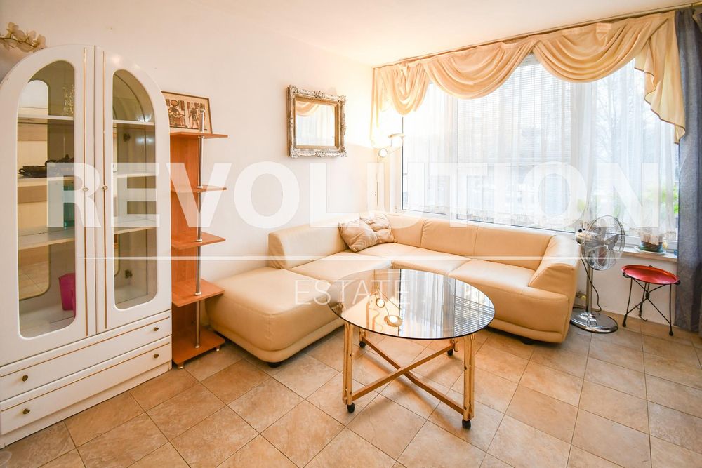 Дава се под наем Двустаен апартамент в София, Изгрев - 65 кв.м за 648.21 € - Снимка #1