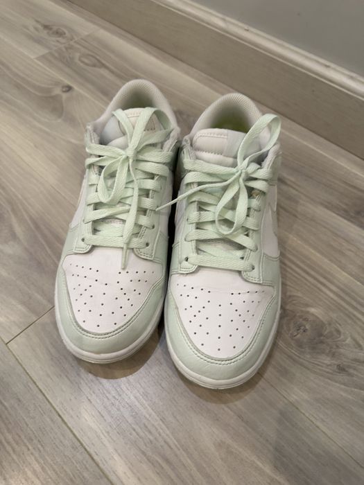 Кроссовки Nike женские