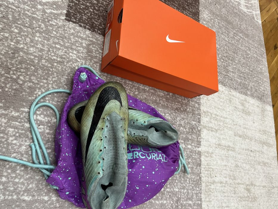 Продавам 2 чифта Футболни обувки nike zoom superfly 9