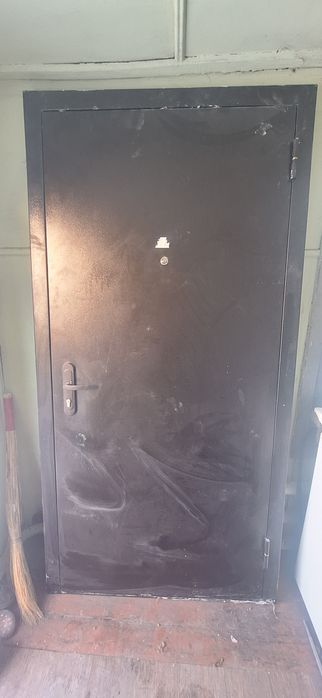 Дверь входнаяжелезная