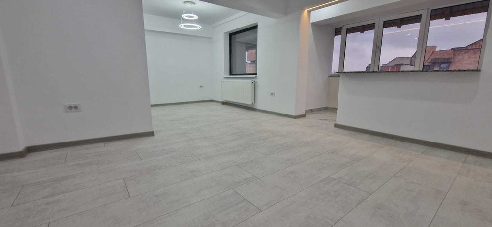 Apartament 3 camere-Ultracentral, complet renovat, vedere pietonala