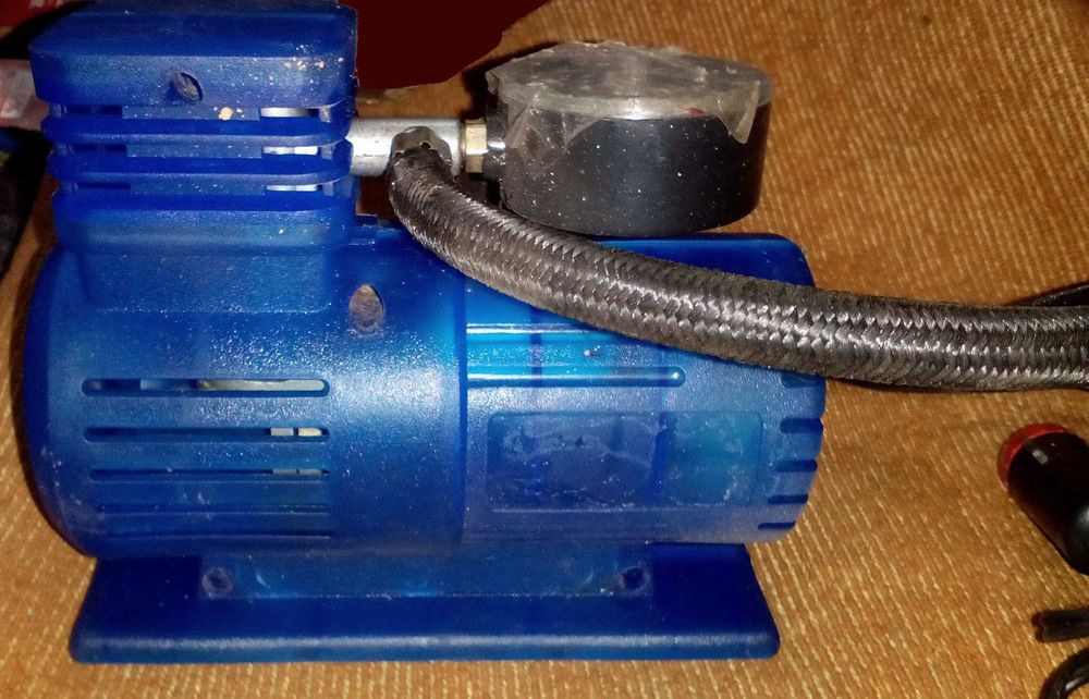 Продавам компресор 12в