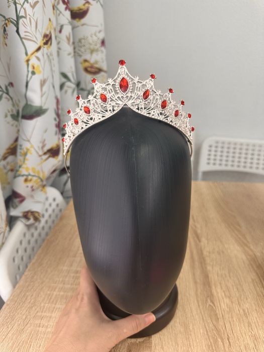 Короны в наличии  4?шт все разные