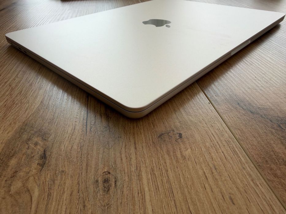 MacBook Air 15" M4 Chip 10-CPU, 10-GPU, 16GB RAM, 256SSD В ГАРАНЦИЯ 11.11.2026г.