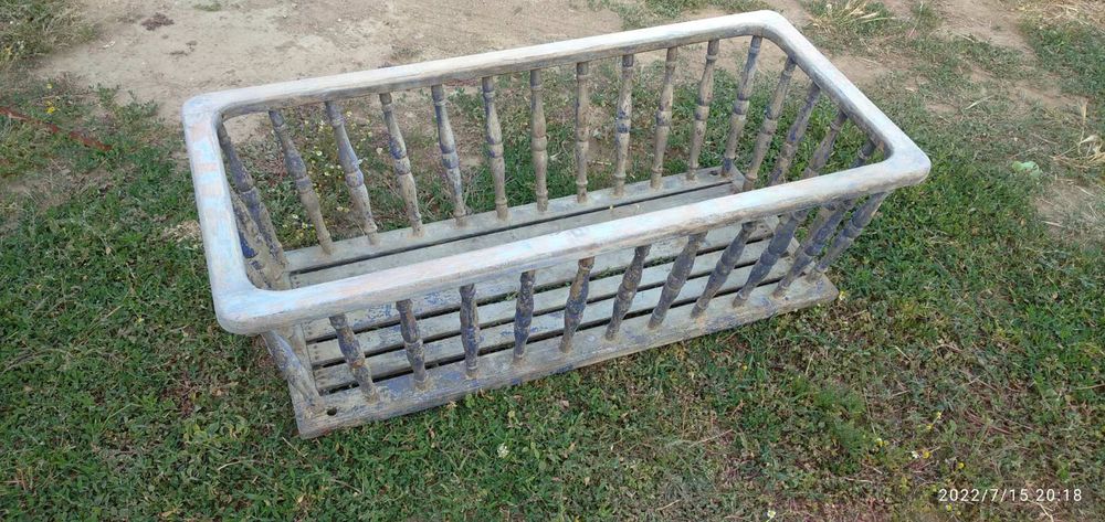 Стара бебешка кошара. Антика