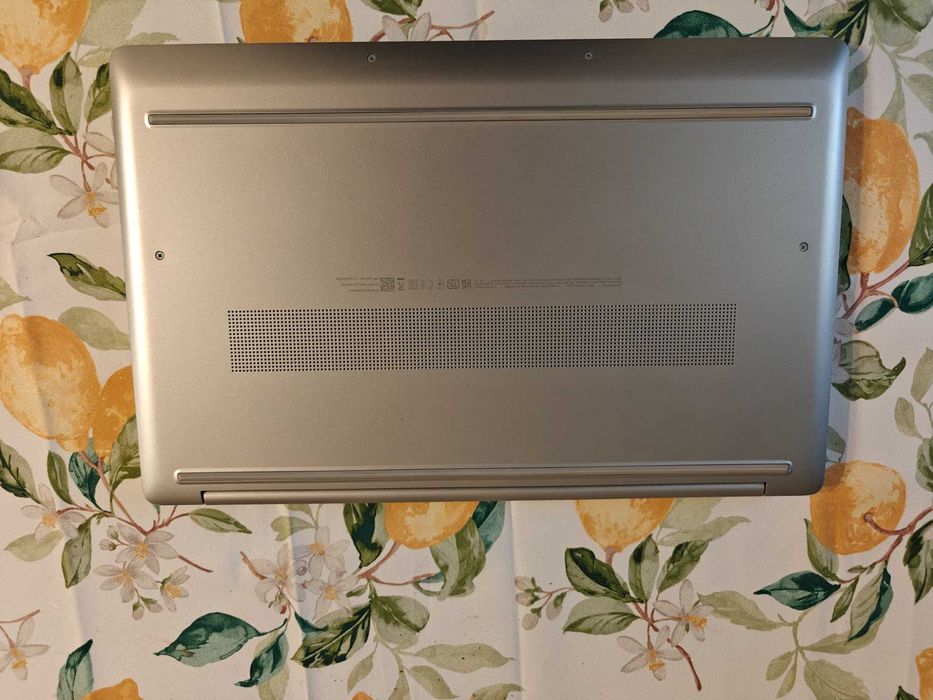 Laptop HP Ryzen 7, display 17 inch