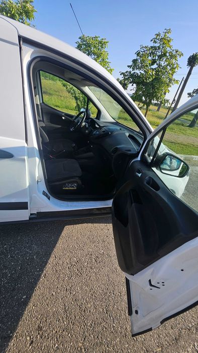 Ford transit courier 2019