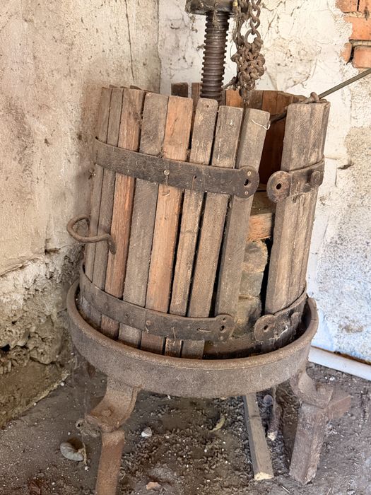 Teasc de fonta functional, model rustic