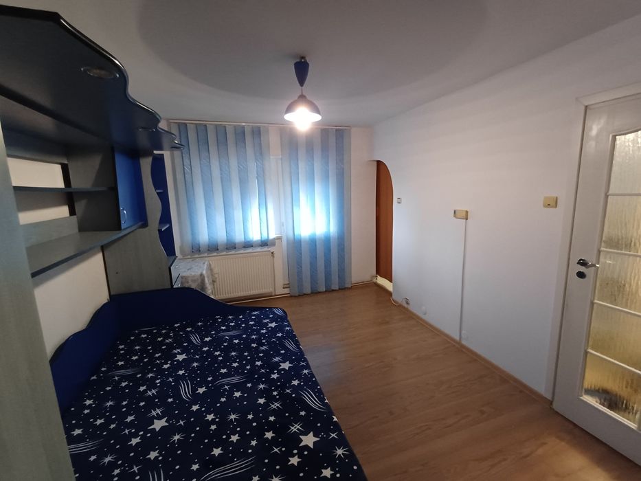 Închiriez garsoniera