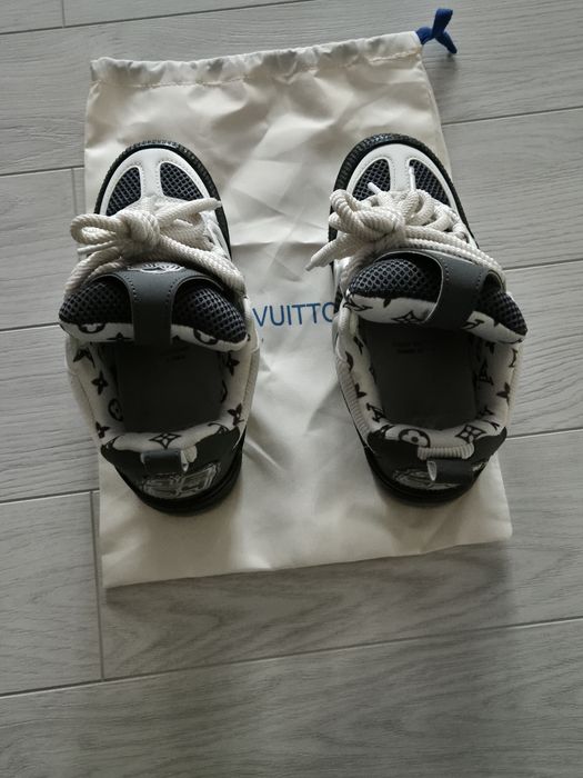 Lv skate Louis vuitton black and white-MESAJ IN PRIVAT model foarte popular URGENT . PRET NEGOCIABIL