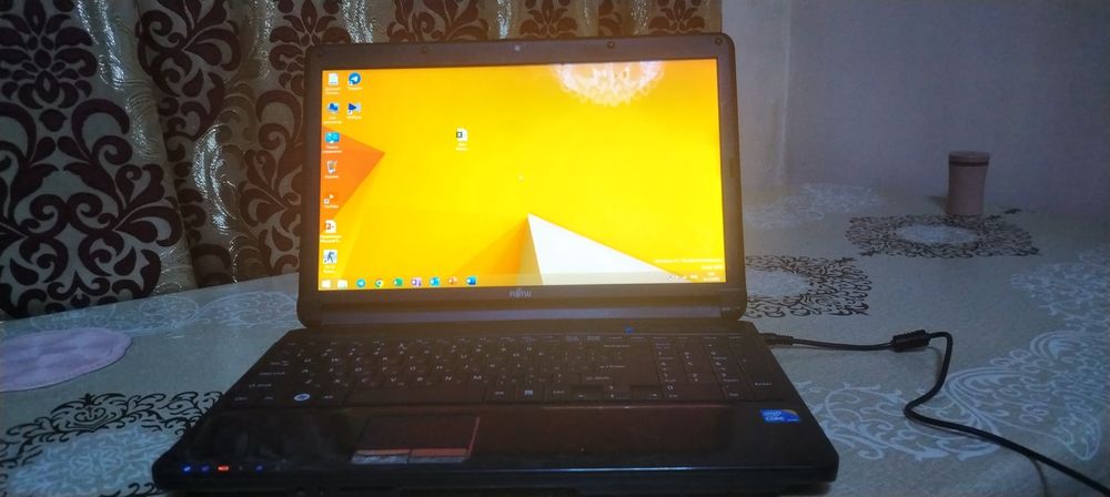 Ofis ishlari uchun noutbuk sotiladi | Core I3 512 Hard disk 3gb operat