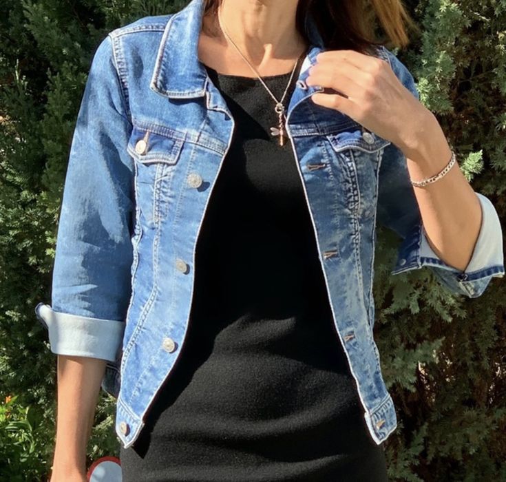 Дамско дънково яке хс размер / нова риза с бродерия Л размер