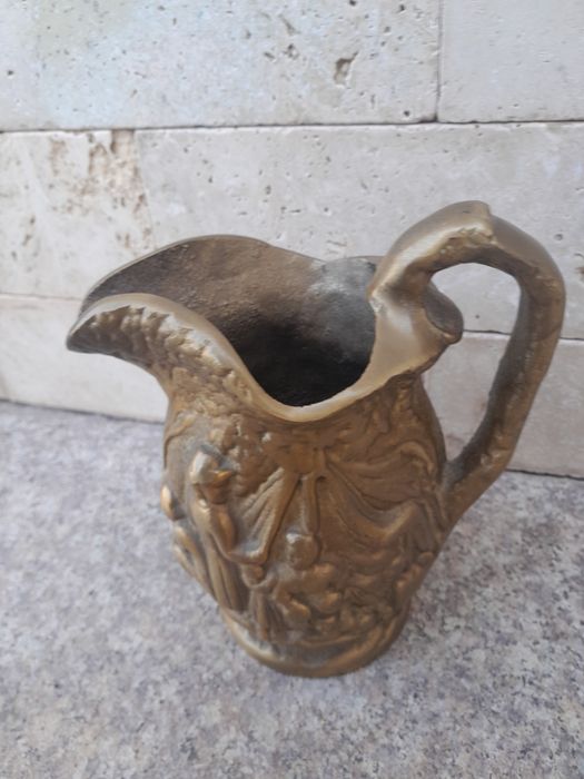 Carafă  veche din bronz masiv,  3,3 kg. Transport gratuit