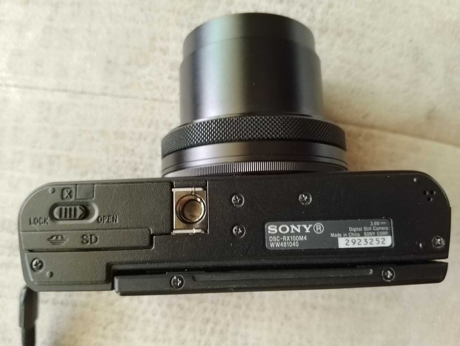 Sony DSC-RX100M4 с две оригинални батерии и фабрична окомплектовка