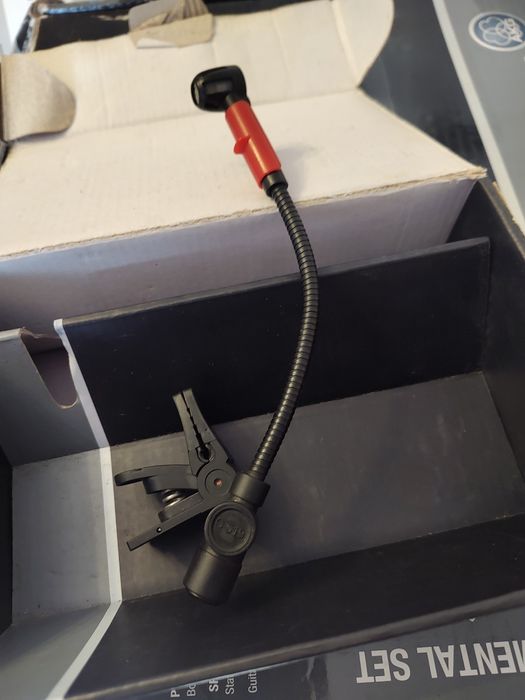 Microfon saxofon AKG C519ML de vânzare.