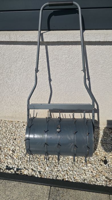 Tăvălug aerator gazon